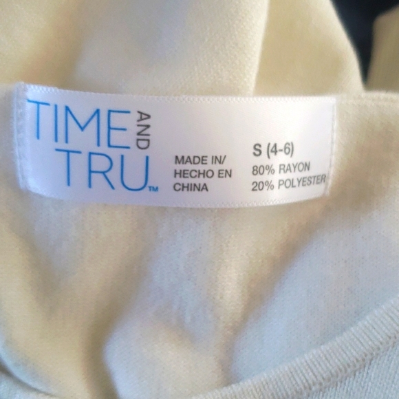 Off the Shoulder Sweater - Picture 4 of 4